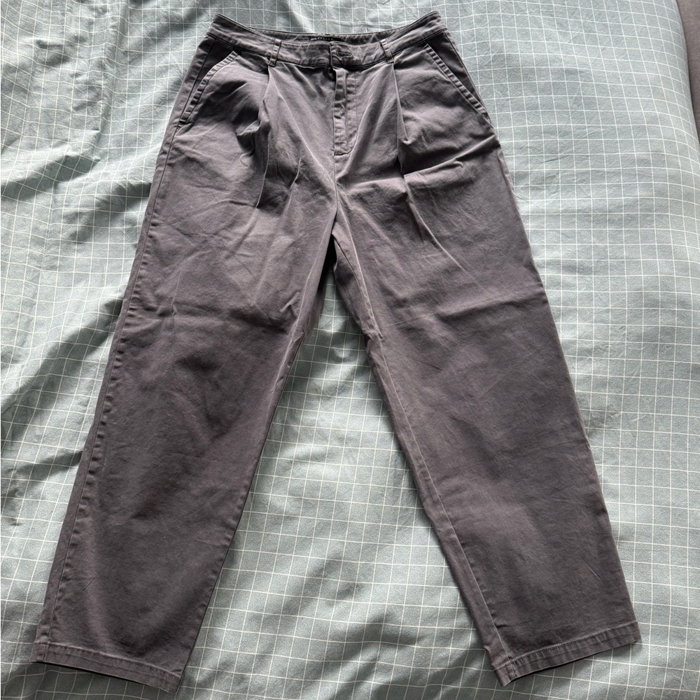 Pleated chinos